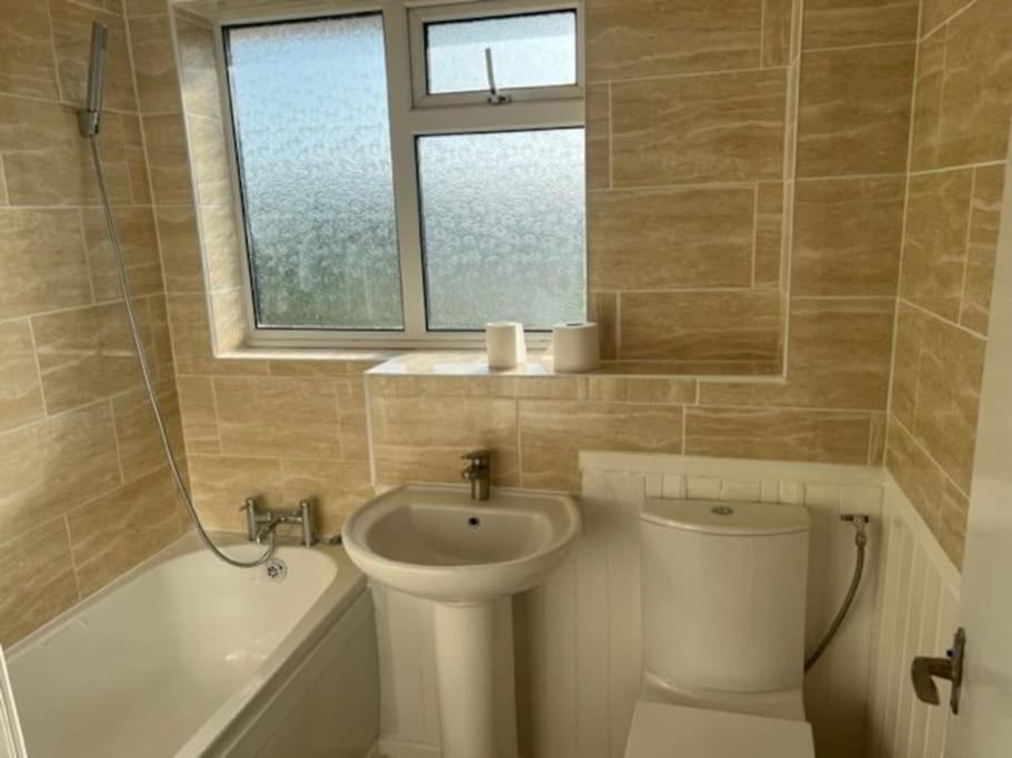 3 Bedroom Mid Terraced House Grays Esterno foto