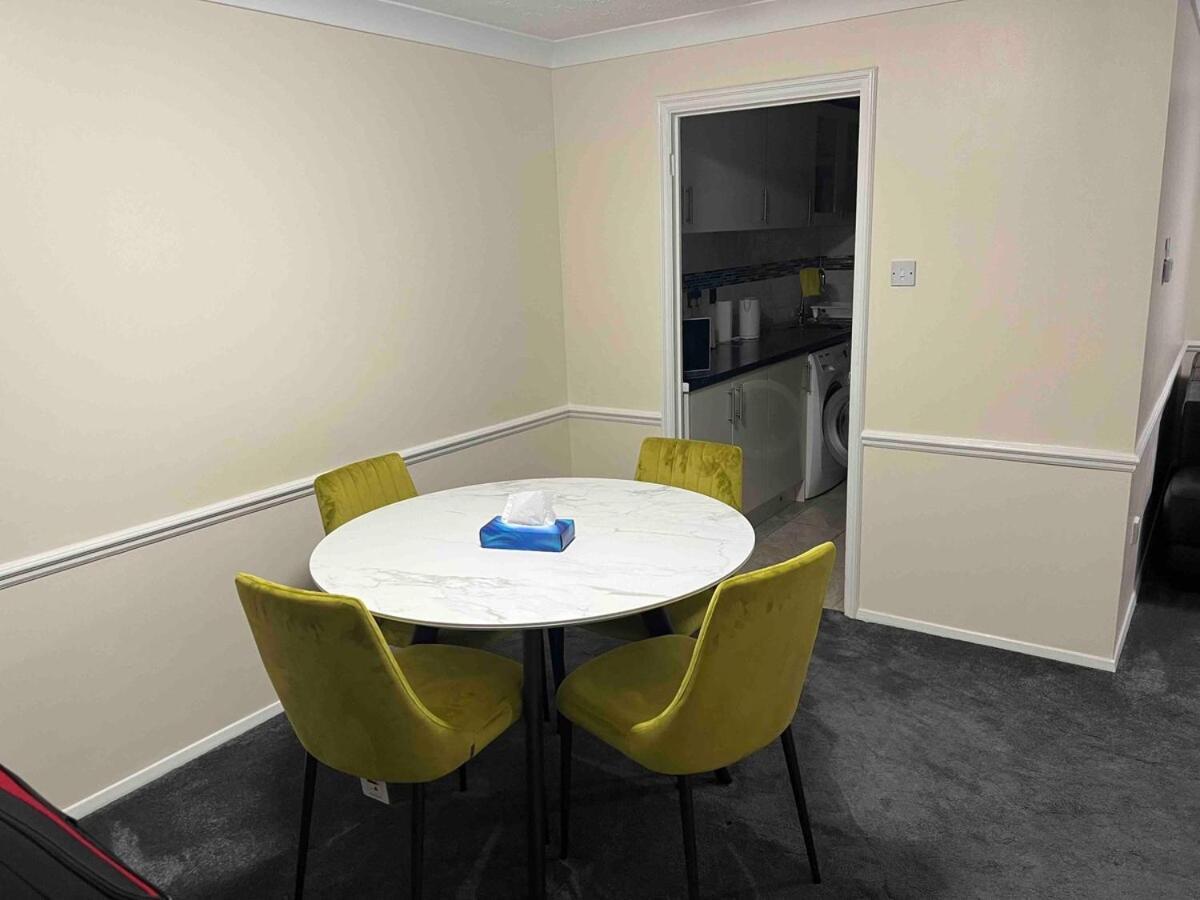 3 Bedroom Mid Terraced House Grays Esterno foto